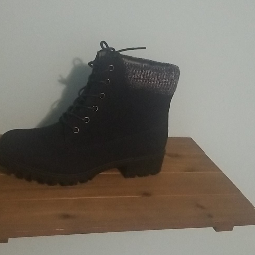 Boots - Picture 4 of 5